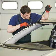Renault glass replacement service In Houston.